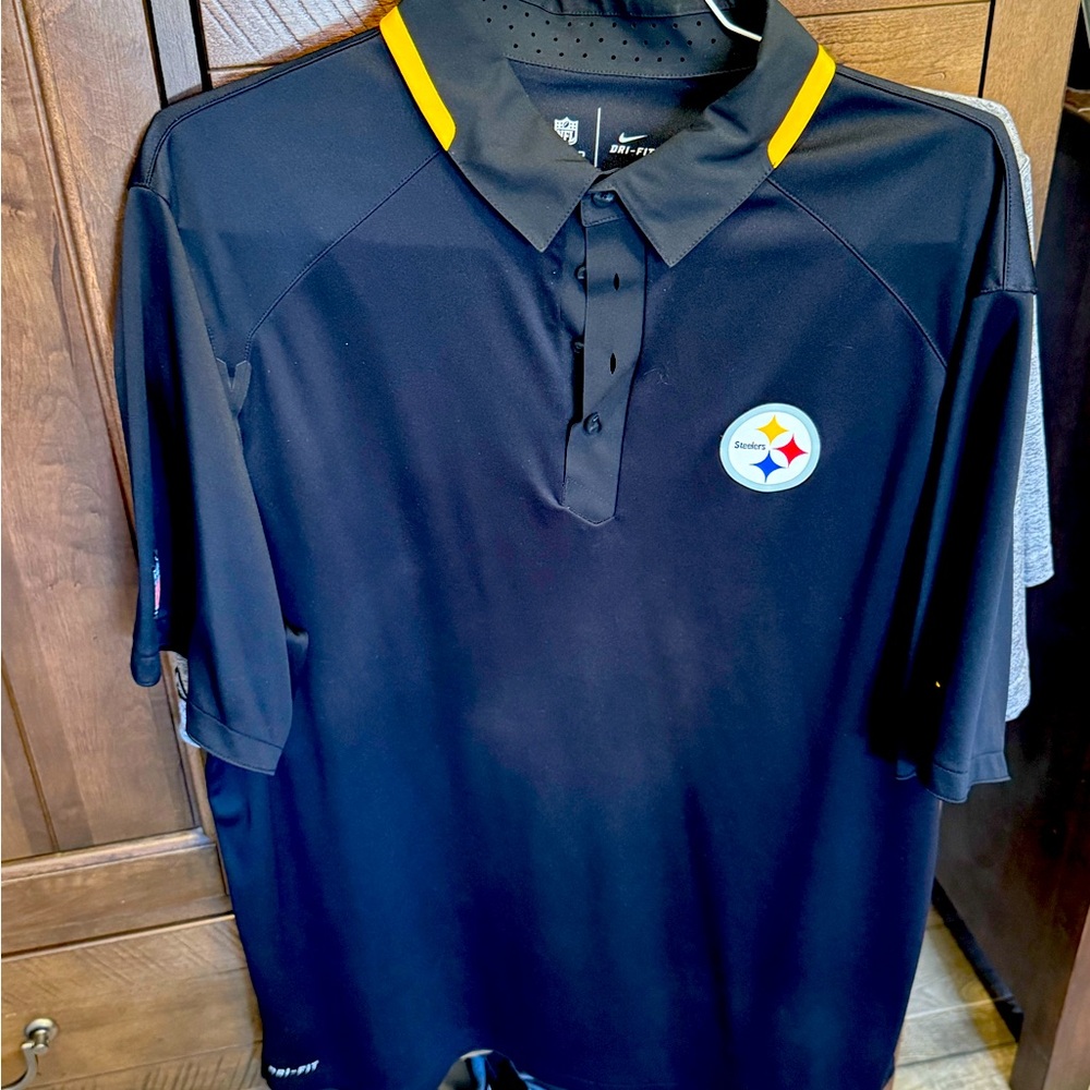Men’s Nike Dri-fit Steelers polo. Size XL